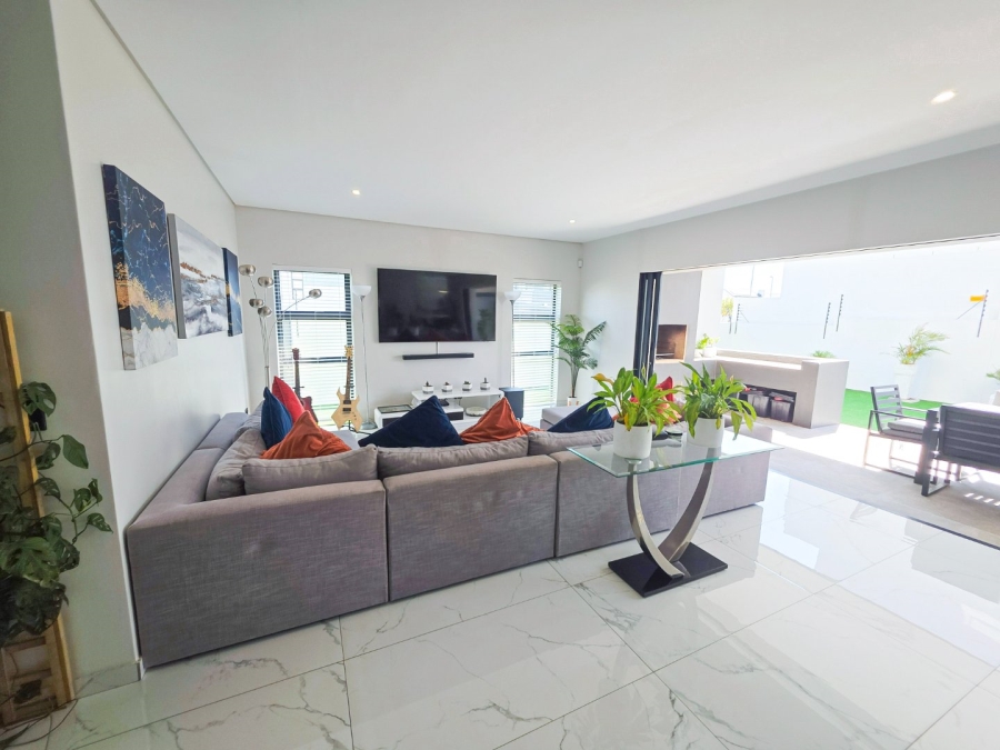 5 Bedroom Property for Sale in Sandown Western Cape